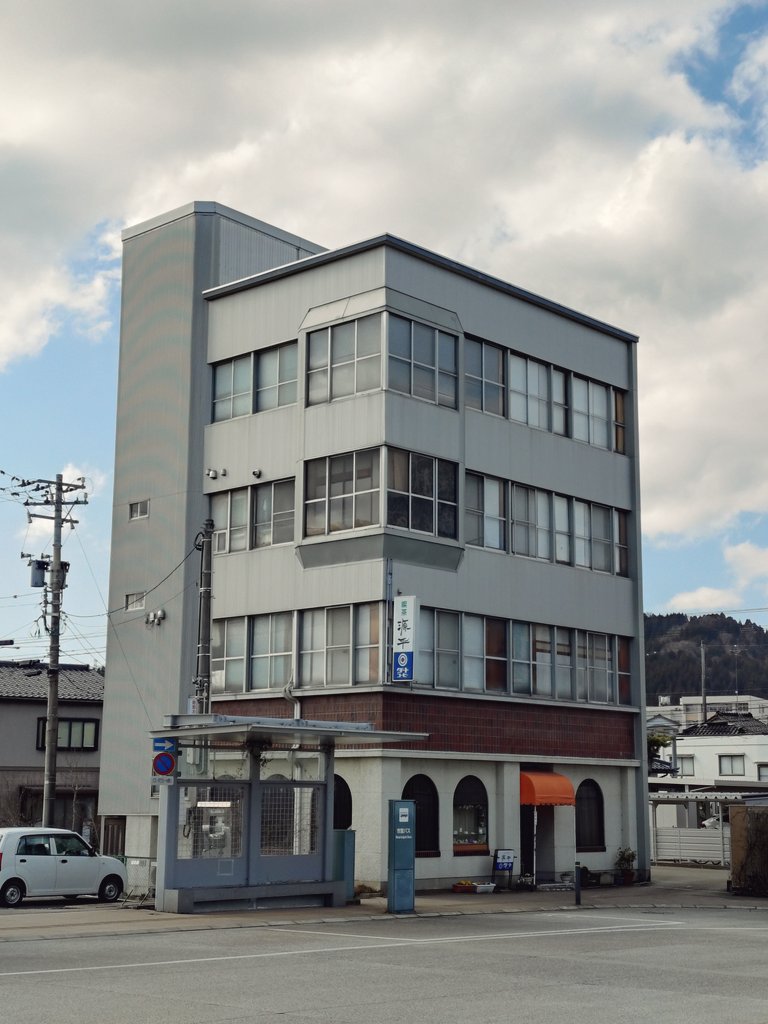 ため口 tweet media