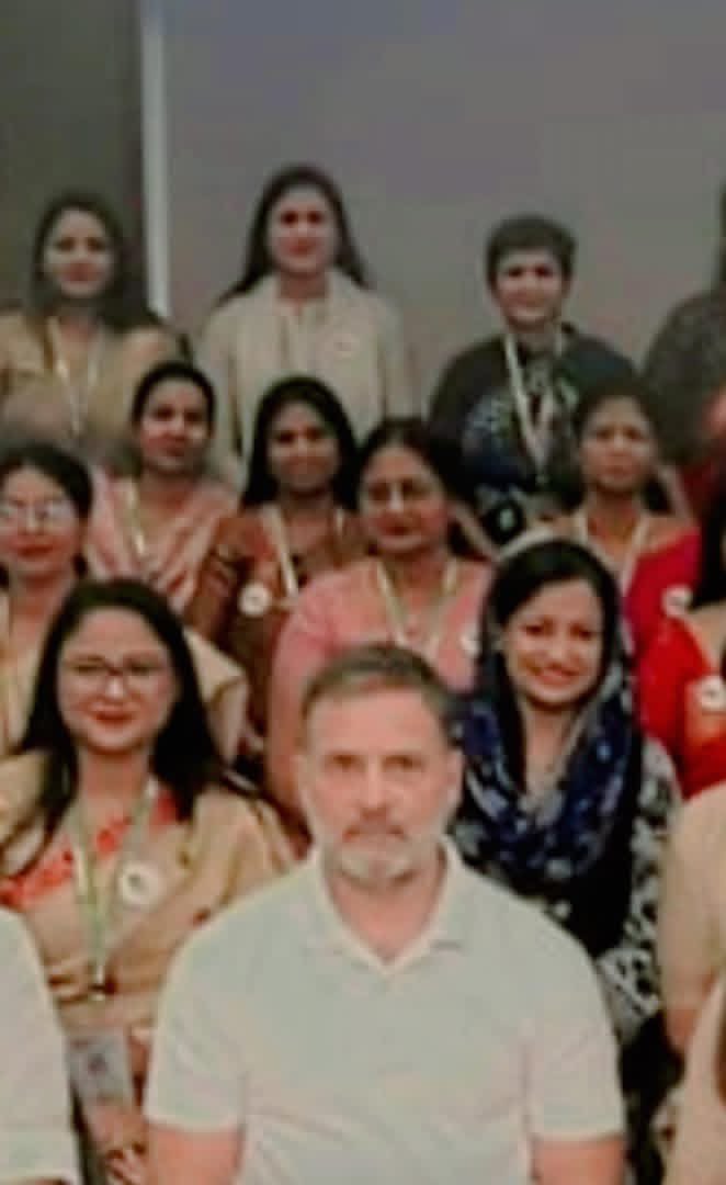 SangeetaGarg_'s tweet image. #9March
AIMC की राष्ट्रीय कार्यकारिणी की प्रथम मिटिंग का पहला दिन @LambaAlka जी की अध्यक्षता मे।
आदरणीय @RahulGandhi जी ने अपने विचारो से महिलाओं में जोश भर दिया जिससे महिलाओं को और अधिक ऊर्जा से कार्य करने की प्रेरणा मिली
संगठन महासचिव @kcvenugopalmp जी की गरिमामयी उपस्थिति रही