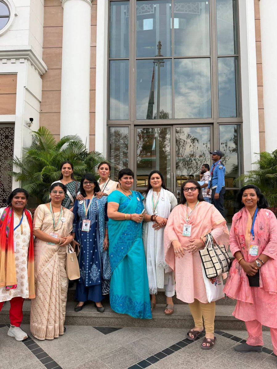 SangeetaGarg_'s tweet image. #9March
AIMC की राष्ट्रीय कार्यकारिणी की प्रथम मिटिंग का पहला दिन @LambaAlka जी की अध्यक्षता मे।
आदरणीय @RahulGandhi जी ने अपने विचारो से महिलाओं में जोश भर दिया जिससे महिलाओं को और अधिक ऊर्जा से कार्य करने की प्रेरणा मिली
संगठन महासचिव @kcvenugopalmp जी की गरिमामयी उपस्थिति रही