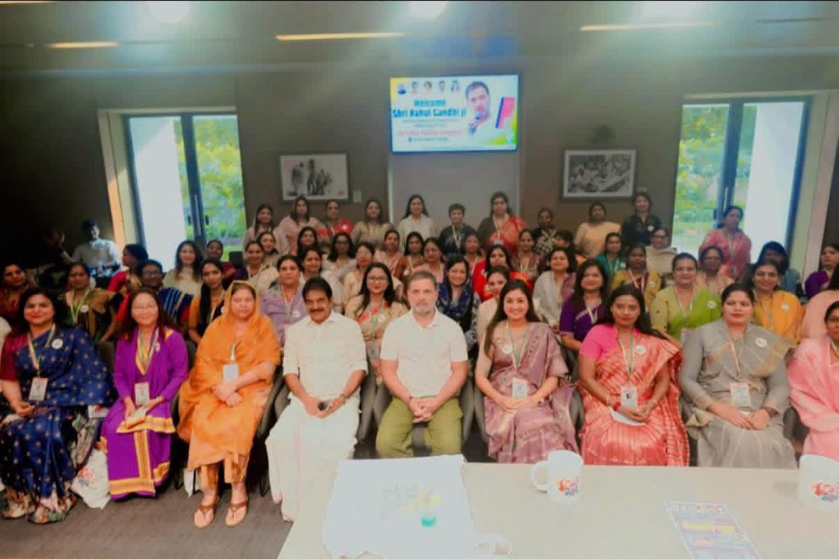 SangeetaGarg_'s tweet image. #9March
AIMC की राष्ट्रीय कार्यकारिणी की प्रथम मिटिंग का पहला दिन @LambaAlka जी की अध्यक्षता मे।
आदरणीय @RahulGandhi जी ने अपने विचारो से महिलाओं में जोश भर दिया जिससे महिलाओं को और अधिक ऊर्जा से कार्य करने की प्रेरणा मिली
संगठन महासचिव @kcvenugopalmp जी की गरिमामयी उपस्थिति रही