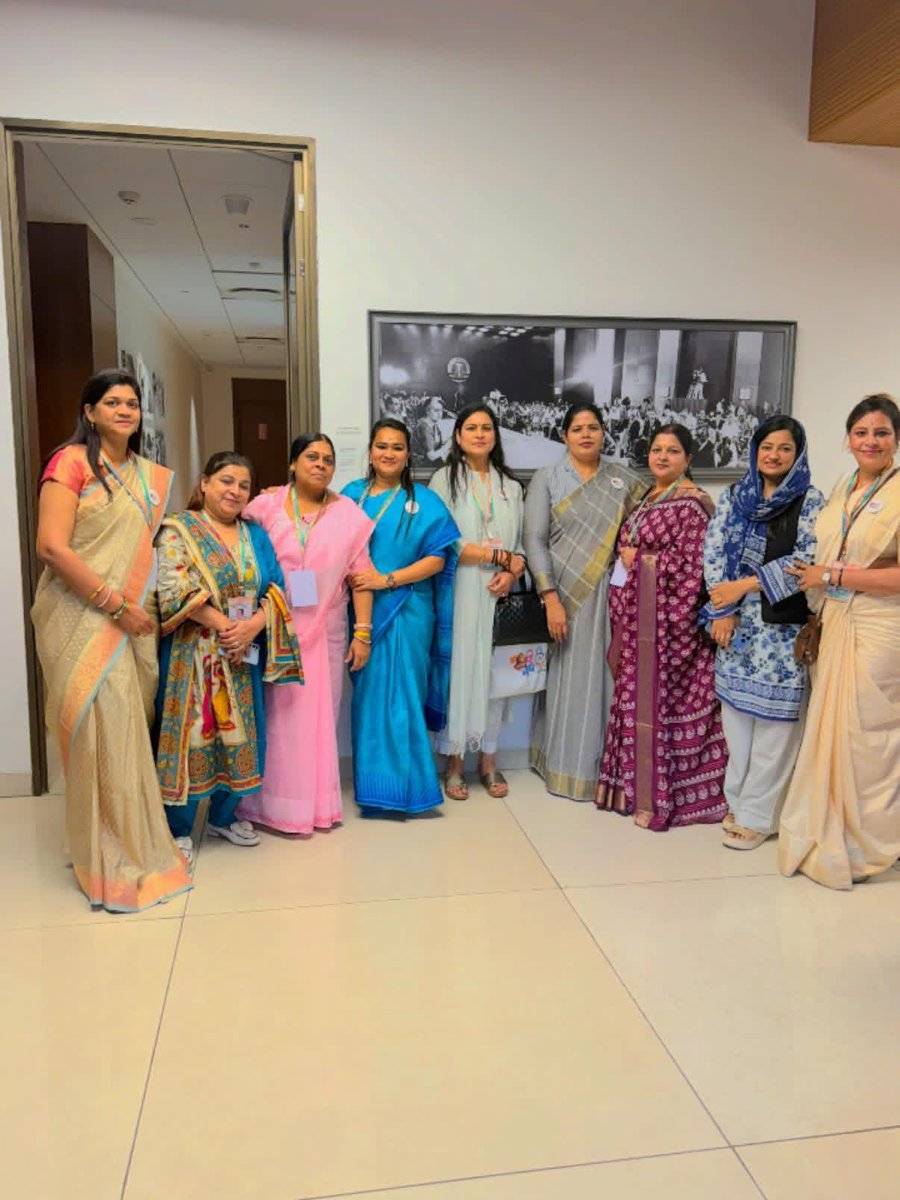 SangeetaGarg_'s tweet image. #9March
AIMC की राष्ट्रीय कार्यकारिणी की प्रथम मिटिंग का पहला दिन @LambaAlka जी की अध्यक्षता मे।
आदरणीय @RahulGandhi जी ने अपने विचारो से महिलाओं में जोश भर दिया जिससे महिलाओं को और अधिक ऊर्जा से कार्य करने की प्रेरणा मिली
संगठन महासचिव @kcvenugopalmp जी की गरिमामयी उपस्थिति रही