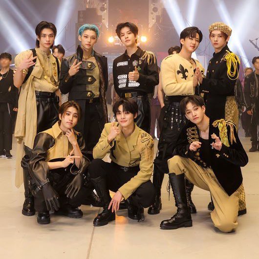 skzpopbase's tweet photo. #StrayKids were the most awarded K-pop Act at the 40th Japan Gold Disc Awards with a total of 4 awards!

🏆 Album of the Year (Asia) “Hollow”
🏆 Best 3 Albums (Asia) “Hollow”
🏆 Best Artist (Asia)
🏆 Music Video Of The Year (Asia) “Stray Kids Fan Connecting 2024: SKZ TOY WORLD” https://t.co/051rhaocKw