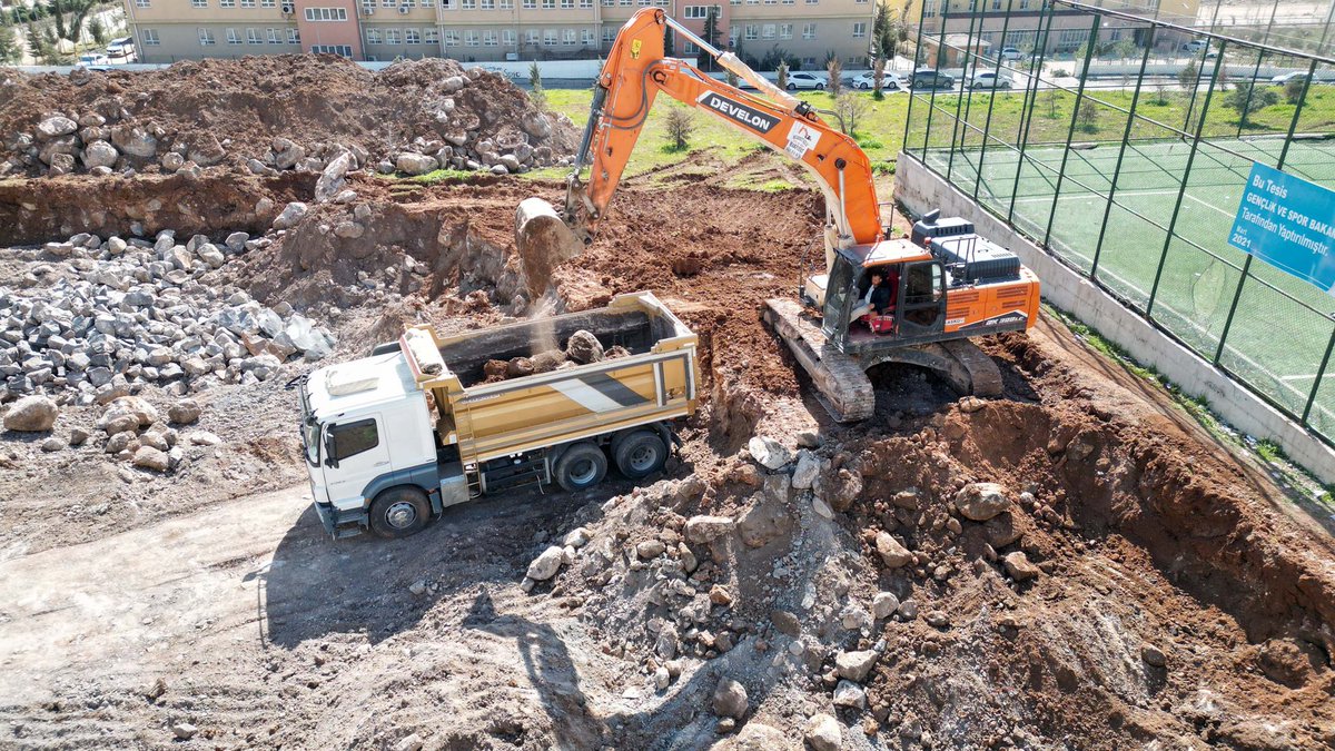 haliliye_bld's tweet photo. BAŞKAN CANPOLAT’TAN YENİ SPOR YATIRIMI: AÇIK OKÇULUK TESİSİ

Haliliye Belediyesi, ilçeye kazandıracağı yeni spor yatırımlarına bir yenisini daha ekliyor. Haliliye Belediye Başkanı Mehmet Canpolat’ın daha önce müjdesini verdiği Açık Okçuluk Tesisi projesinde ilk kazma vurularak çalışmalar başlatıldı.

https://t.co/3GhUTDMTVb