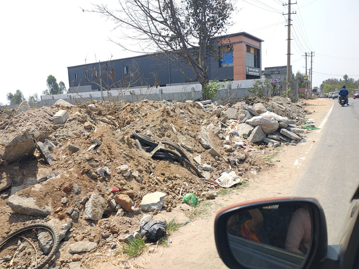 NishaMithoor's tweet photo. Poor condition on #NH648 near Dodda Dunnasandra  drain water flooding the road, garbage dumped along the highway, debris left unattended. Extremely difficult and unsafe for citizens. Immediate cleanup and proper maintenance needed @SBG4Hosakote @NHAI_Official @WFRising #saferoad https://t.co/CrpxRoNouq