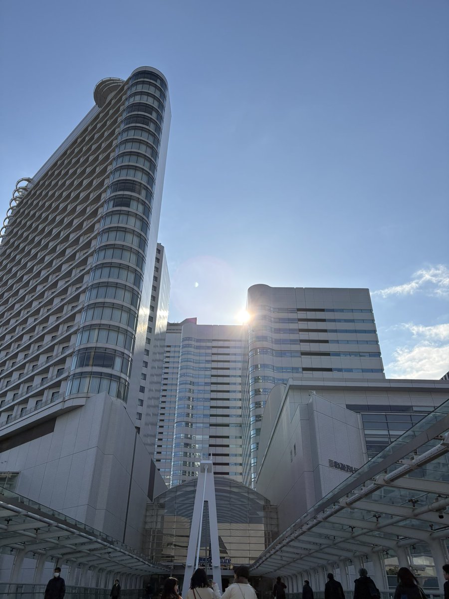 millionpower229's tweet photo. お疲れ様です。
今日は展示会でみなとみらいにある、パシフィコ横浜に来ています。
海が近いせいか清々しい。
海なし県の育ちなので新鮮です。

#企業公式が地元の天気を言い合う  #企業公式相互フォロー #企業公式フォロー祭り #お疲れ様 #みなとみらい https://t.co/YjfYnLFiJ8