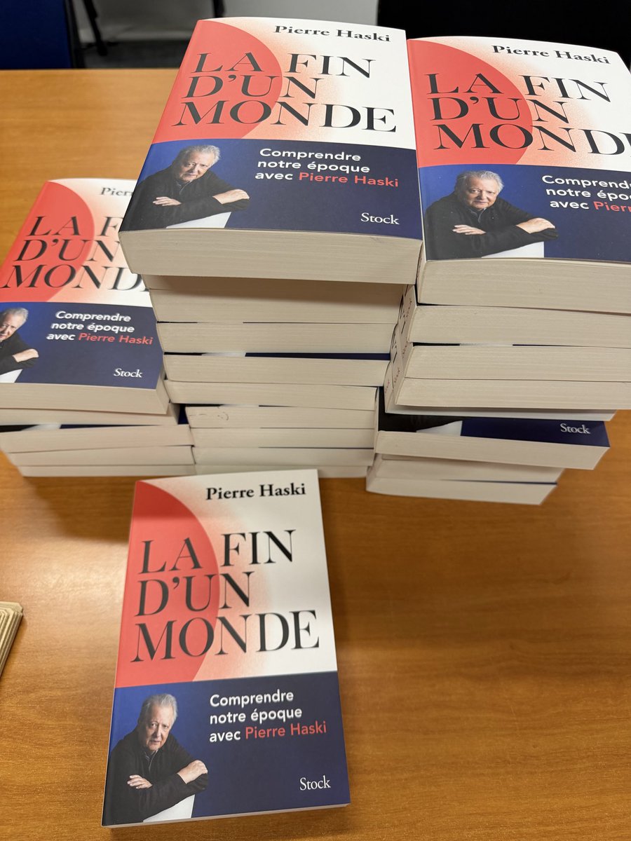 Il est en librairie aujourd’hui, et je dois avouer que l’actualité ne me contredit pas, au contraire : « La fin d’un monde » (<a href="/EditionsStock/">Éditions Stock</a>), un récit qui puise dans mes 50 ans de journalisme pour comprendre le chaos du monde actuel. Bonheur du premier jour !