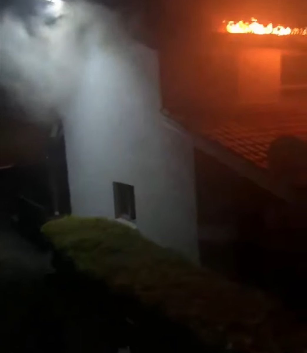 #Felix Tshisekedi vient de bombarder la ville de Goma tôt ce matin. 
Bilan provisoire : 3 morts dont un membre du personnel humanitaire étranger d’une ONG Internationale et d’importants dégâts matériels. 
L’AFC/M23 alerte la communauté internationale sur ce drame, cette guerre