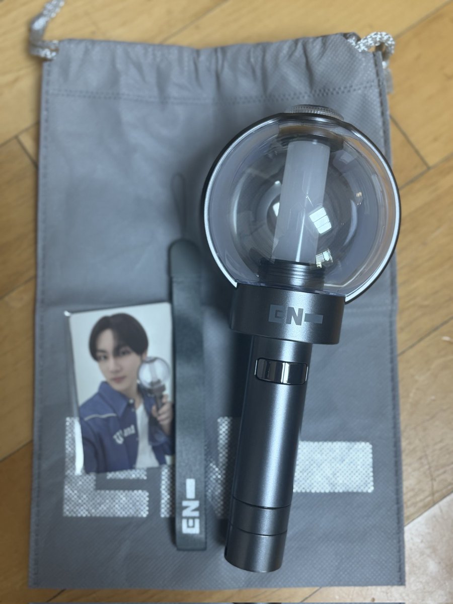 rlawnsrb_02's tweet photo. 엔하이픈 응원봉 양도합니다
price- 3.8 
https://t.co/trKEblkFUk
엔하이픈 응원봉 양정원 이희승 박종성 심재윤 박성훈 김선우 니키 정원 희승 제이 제이크 성훈 선우 니키 
엔진 엔진봉 위드뮤 후즈팬 사웨 예사 마뮤테 럭드 포카 https://t.co/U7rSF0Xocx
