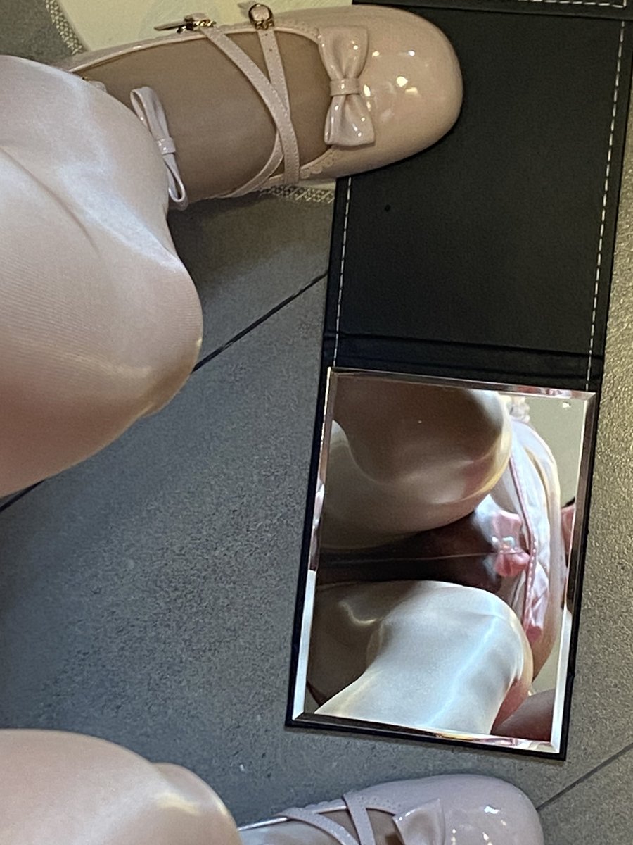 kwanwalo's tweet photo. 你喜歡這油亮的絲襪嗎？
#大屌偽娘 #男娘 #白丝萝莉 #伪娘 #可爱的男孩子  #cd #貞操鎖 #femboy #hkcd #男娘 #香港偽娘 #可愛的男孩子 #貞操管理 
#crossdresser  #sissy #hksissy #雌堕伪娘 #雌墮 https://t.co/mUepo9JAkS