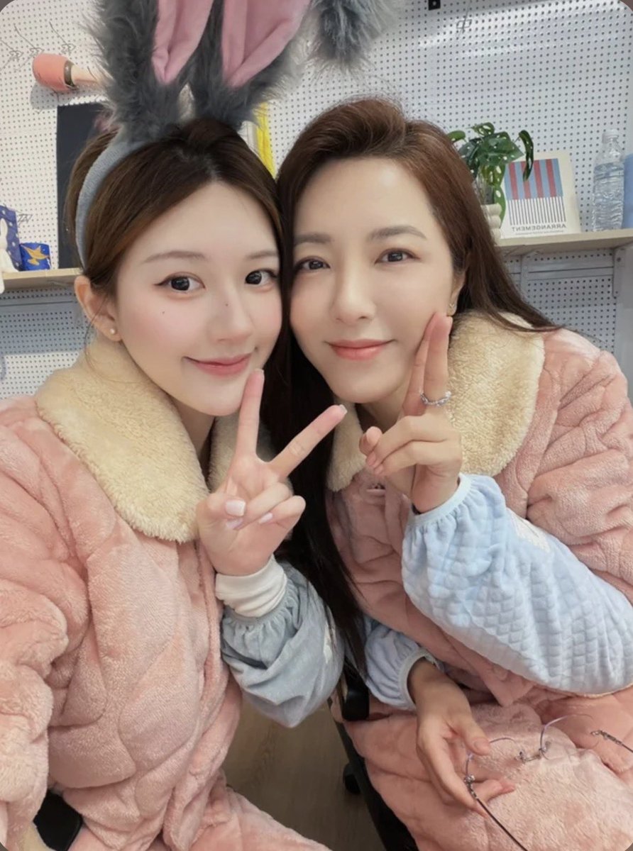 ตอนนี้น้องจ้าวอยู่กับมัมมี๊เจิงหลี🐰💗