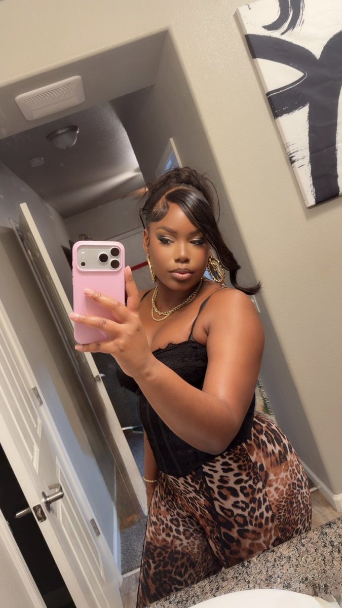 Jadore_Steee's tweet photo. Updating my This is her , is she cute 😂😂 yess pretty and paid baby 😘😘 https://t.co/uzN91RsMOP