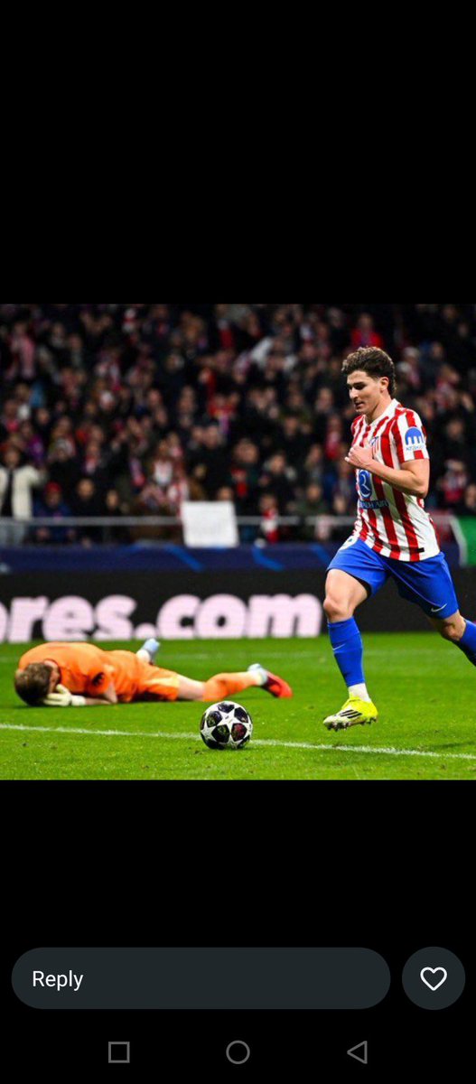 Can a Tottenham fan or <a href="/InvertTheWing/">B.</a> help us explain what Kinsmen was doing ? Was he breaking his fast?... 

#ATMTOT #UCL