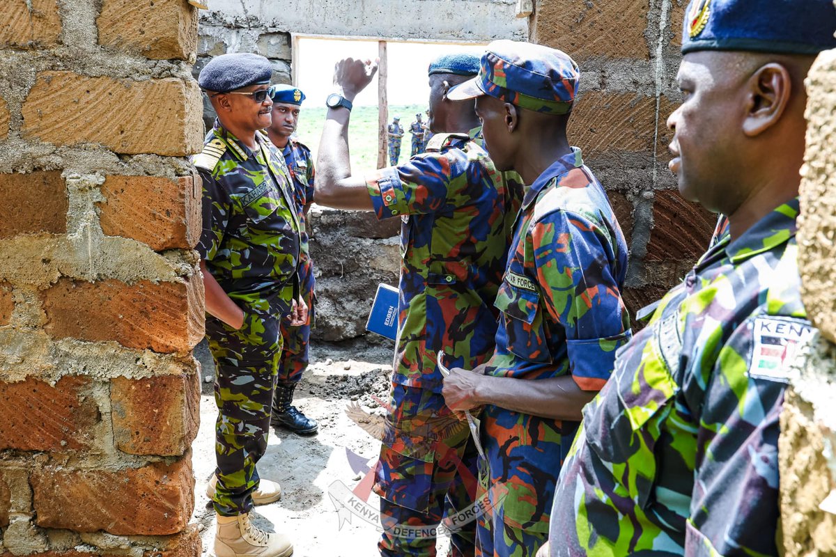 The Chief of the Defence Forces (CDF), General Charles Kahariri, visited the Narok Forward Operating Base (FOB), where he engaged officers and service members of the Kenya Air Force and assessed the installation’s operational readiness. 
See more: shorturl.at/irNOW