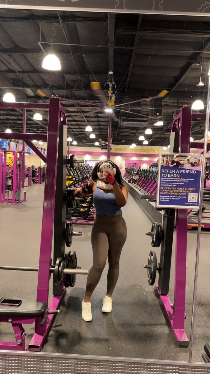 Jadore_Steee's tweet photo. Got in the gym last yr July.. tryna stay consistent and get this body i want .. locked in 💪🏾💪🏾 https://t.co/8SCWn9lFa8