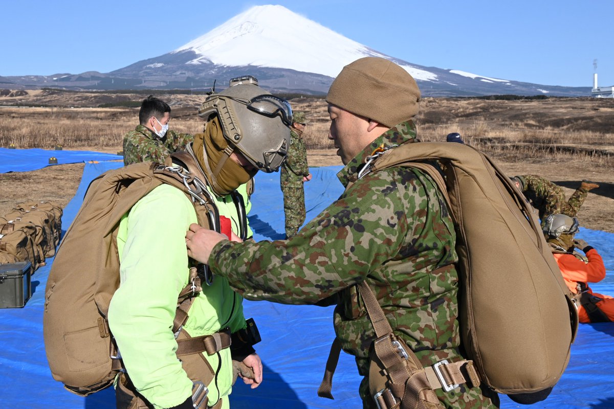 自由降下課程降下訓練】 #第1空挺団 は、第159・160期自由降下