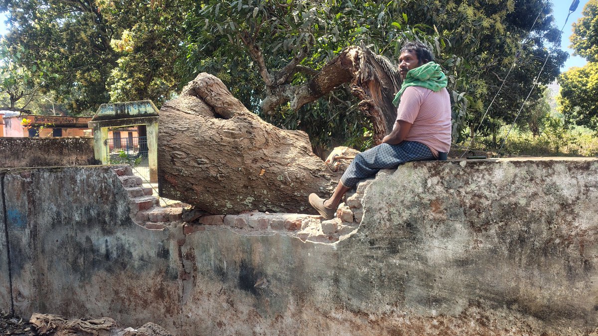 NarasingMandin1's tweet photo. @MLBM_Laxmipur @koraputdm @PravatiPOdisha @bdo_laxmipur @CMO_Odisha @MinistryWCD @IPR_Odisha Maintenance of AWC singaram ZP Fund Laxmipur https://t.co/d0UbUVoCZd
