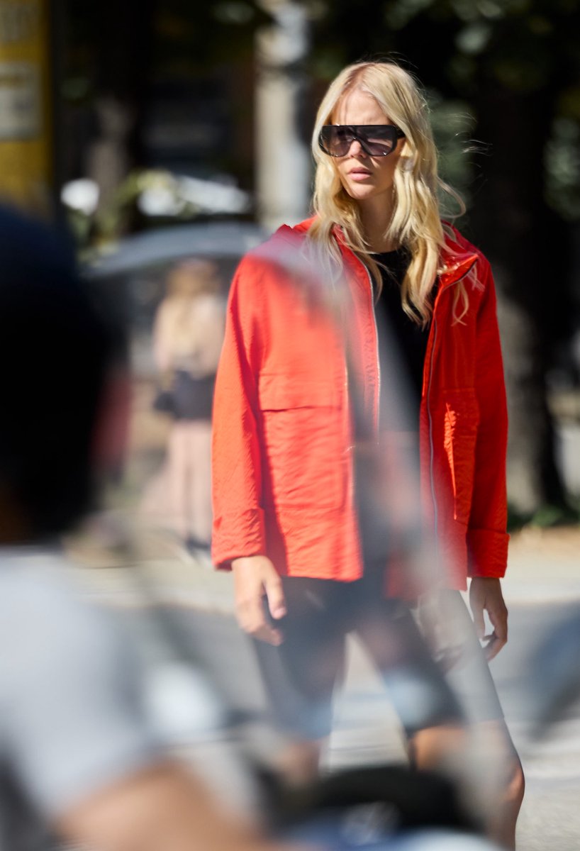 Meet this lightweight coral jacket, perfect for your first spring outings. Stylish, fresh, and ready to brighten every look! 
puntododici.com