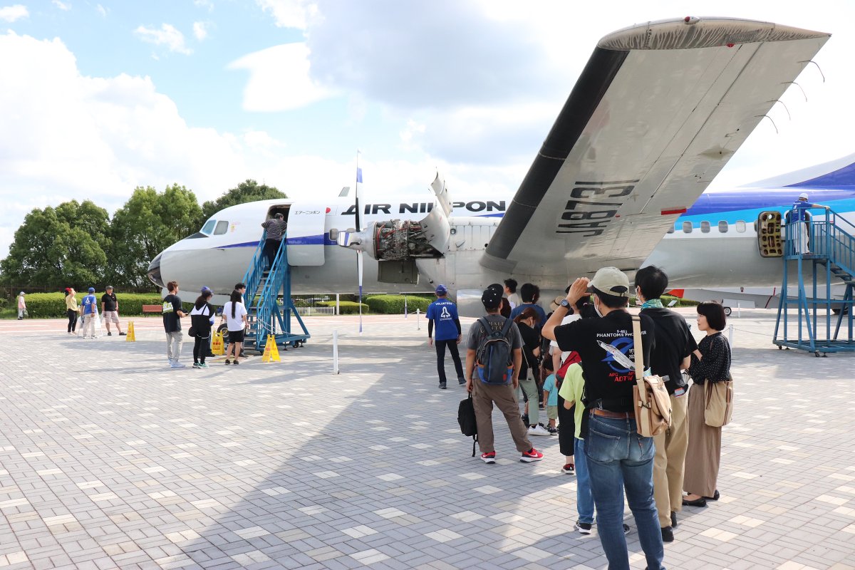 SORAHAKU324's tweet photo. 戦後日本で初めて
開発・量産された旅客機「YS-11」

普段は外観のみの見学ですが
3月14日（土）は特別に機内を公開🛫
開発当時を連想させる
クラシカルな座席が見どころ👀

天候によっては中止になる場合も…
スタッフ一同、晴れになることを願っています☀

#岐阜かかみがはら航空宇宙博物館 #空宙博 https://t.co/Wi2uJi4wDg