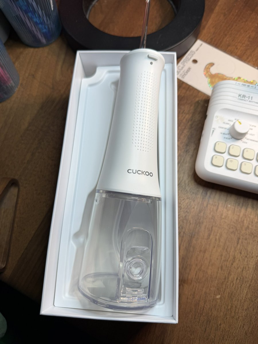 여러분 쿠쿠에서 워터픽 나오는 거 알고 트윗 하세요? 다른 제품보다 가격 부담 적고 usb-C 충전됩니다