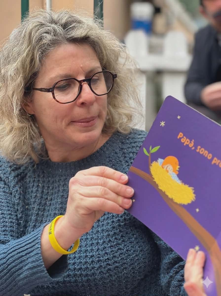 Giulio amava i libri ed amava leggere. Grazie 💛 a Daniela Micheli che ci invia questa foto. 
“Letture per bambini in piazza con Giulio” #veritapergiulioregeni #Regeni