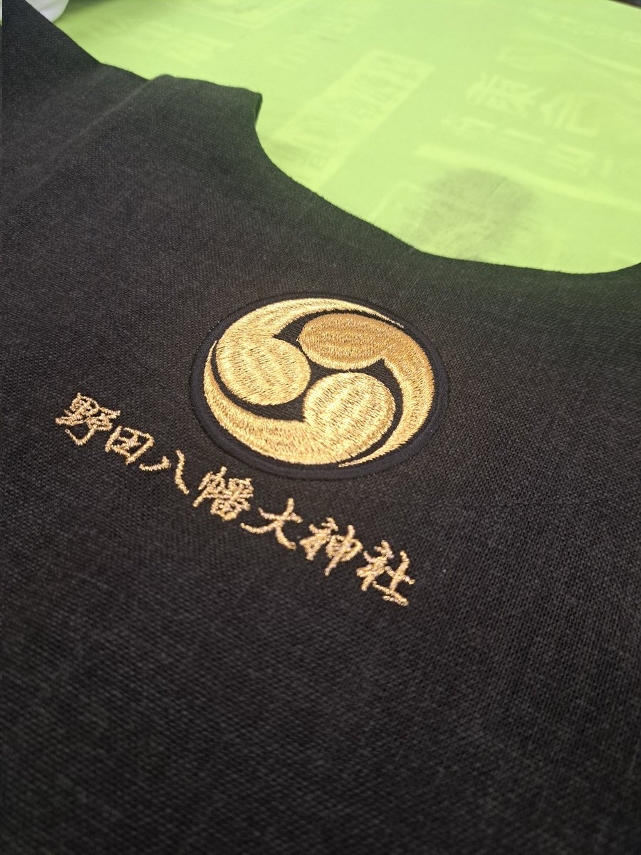 ここんところ昨年制作シリーズじゃきん

今日の逸品は〔豊田太鼓台〕さんからのご依頼品

“そなみさん”ところのダボシャツ・鯉口シャツへの刺繍でするん