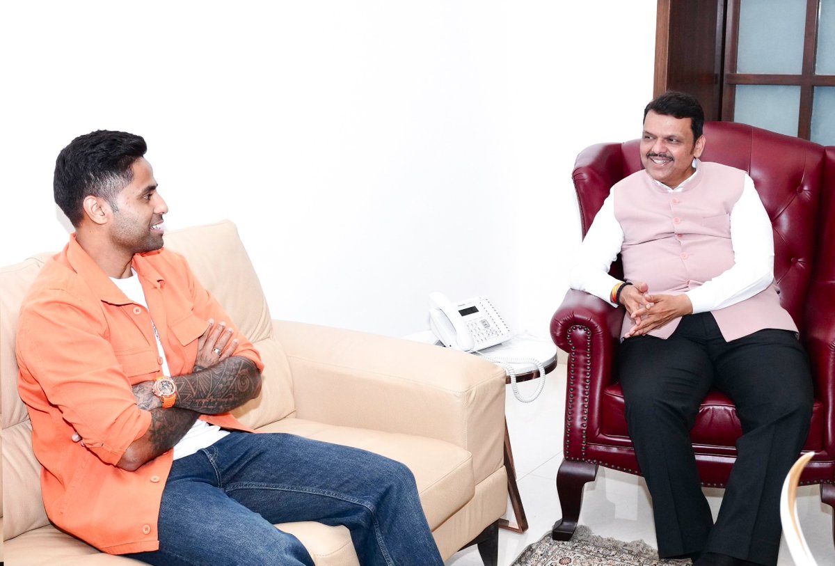 Dev_Fadnavis's tweet photo. Had the pleasure of welcoming T20 World Cup 2026–winning Indian team captain Suryakumar Yadav and Batting Genius Shivam Dube at Varsha Bungalow in Mumbai. A proud moment for all of us as they continue to inspire millions across the nation. 🏆🏏

@T20WorldCup @surya_14kumar @IamShivamDube @fadnavis_amruta
#Maharashtra #Mumbai #T20WorldCup #T20WorldCup2026
