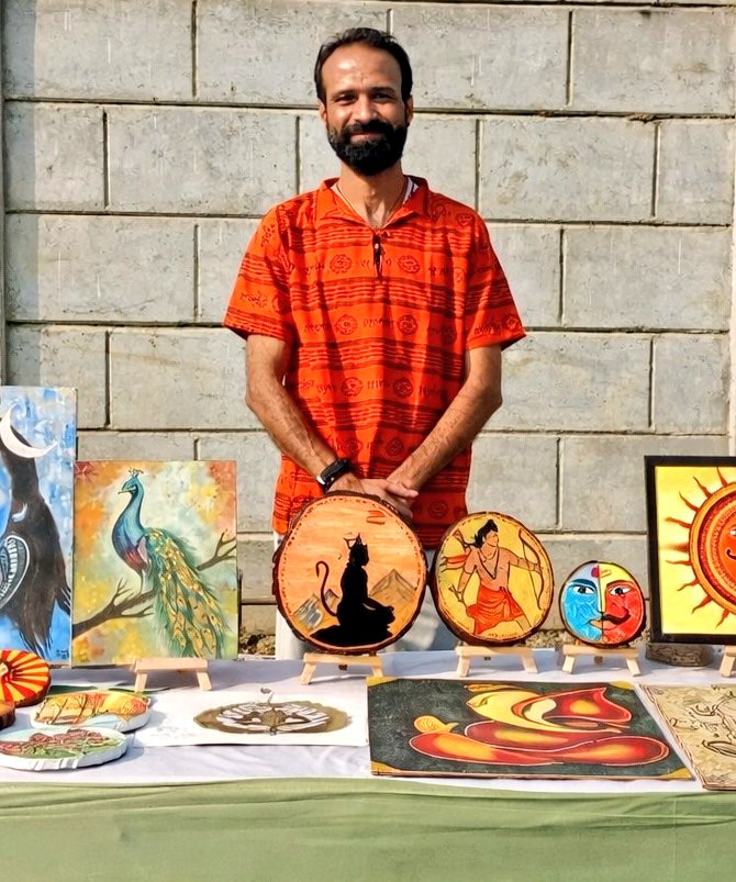 My Artworks Stall displayed during the Hindu Shakti Samelan at Ahmedabad Gujarat 
#hindu #HinduSamrajya #art #artworks #artist #ahmedabad #gujarat #hindu