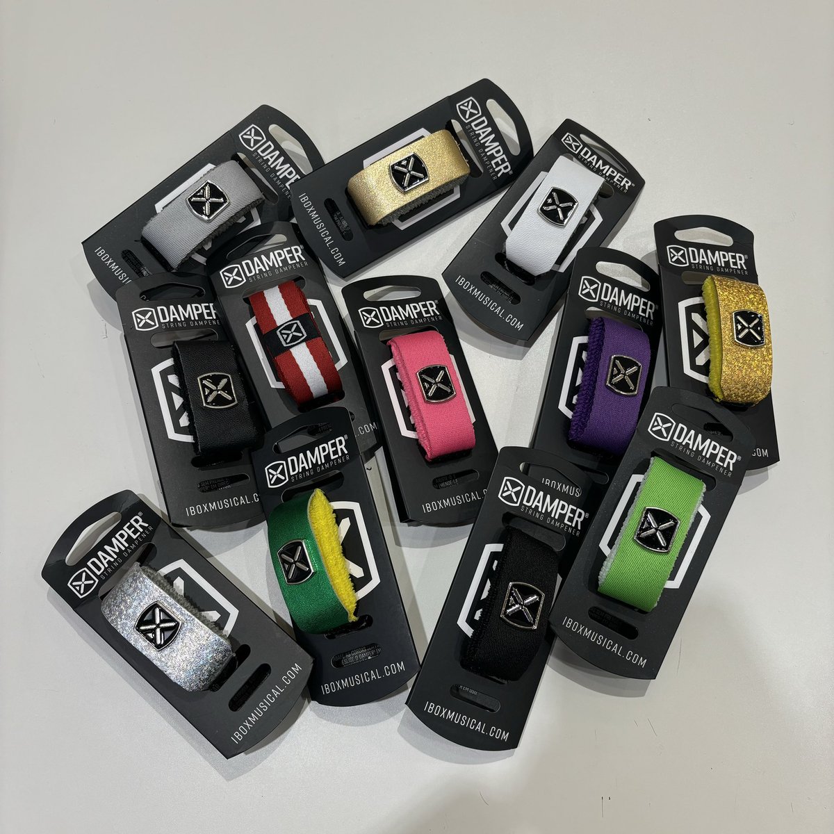 shima_kuzuha's tweet photo. 【新商品入荷!!】
IBOXのフレットラップが入荷しております!!
カラフルでとてもカッコイイですよ!
是非お気に入りのギターに付けて下さい!
税込1,400円です!! https://t.co/jLO0o9lnJY