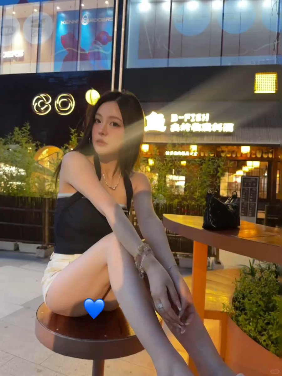 lousage78's tweet photo. 我再说一遍，不要门啊，我要什么门啊，想Luo照直接告诉我，我看到就发了，只是一直发不完啊，不需要你们支持我什么，点个赞留言 678就好了 https://t.co/npNDRuXdJa