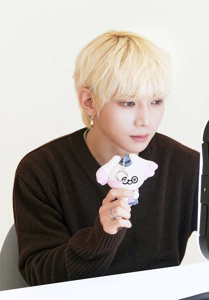 PRETTY PRETTY PRETTY PRETTY PRETTY PRETTY PRETTY PRETTY PRETTY PRETTY PRETTY PRETTY HIS FACE HIS EARRING HIS SWEATER HIS LITTLE HAND