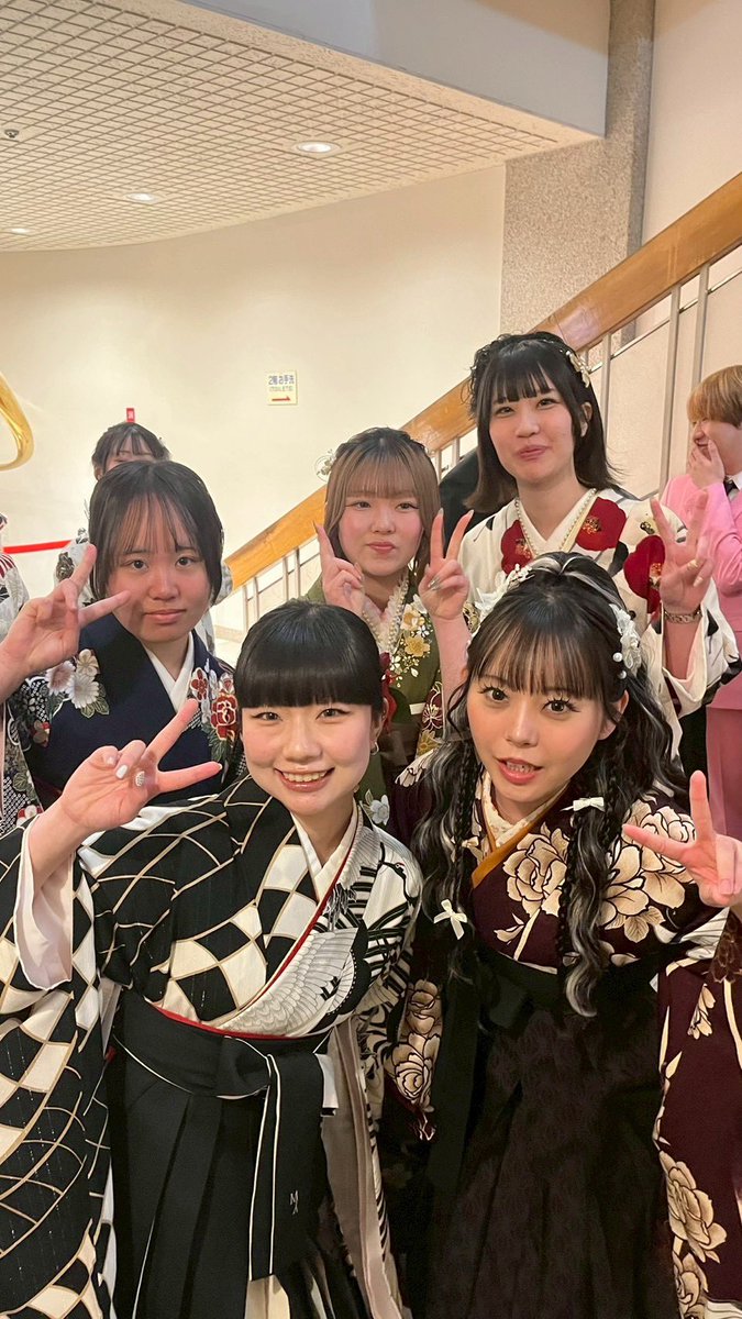 sendai_child's tweet photo. 昨日は卒業式でした🌸
卒業生の皆さんおめでとうございます！
これからはそれぞれ道で頑張ってくださいね。先生達はずっと応援していますよ🩷 https://t.co/3j2PP6DCJ7
