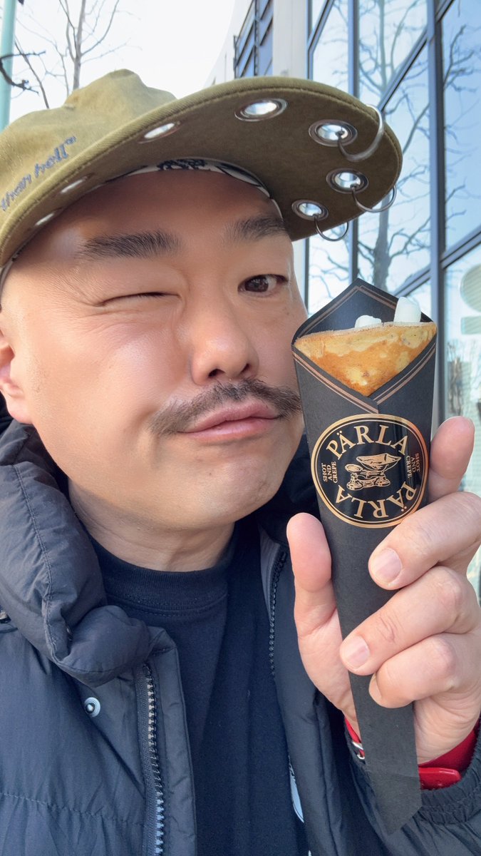 仕事終わりに高級クレープ！ メレンゲたくさん入ってて、美味しいしん