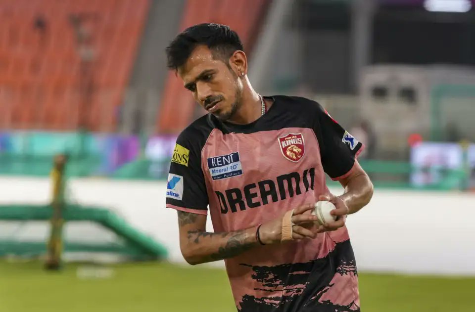 🚨Top 5 Wicket takers in IPL history

Yuzvendra Chahal :  221 (174 Matches)
Bhuvneshwar Kumar :  198 (190 Matches)
Piyush Chawla :  192 (192 Matches)
Sunil Narine :  192 (189 Matches)
R Ashwin :  187 (221 Matches)