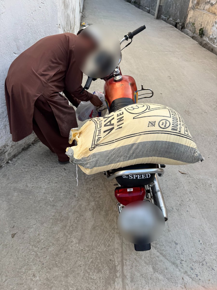 society4youth's tweet photo. Volunteers learn how to identify households respectfully, design efficient and safe packing lines, negotiate with vendors, and coordinate distributions that honor each family’s time and dignity.   #SFY #RamadanDrive #RationDrive #Leadership #CommunityPower #Pakistan #Youth https://t.co/p0PtGYCM8z