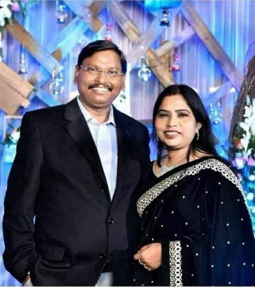 RaviKrMandalBJP's tweet image. झारखंड के दो पूर्व मुख्यमंत्री श्री @dasraghubar जी एवं श्री @MundaArjun जी को वैवाहिक वर्षगाँठ की हार्दिक बधाई एवं अनंत शुभकामनाएँ।

ईश्वर से प्रार्थना है कि आप दोनों का वैवाहिक जीवन सदा सुख, समृद्धि और आनंद से परिपूर्ण रहे।

#HappyAnniversary #Jharkhand #ExCM