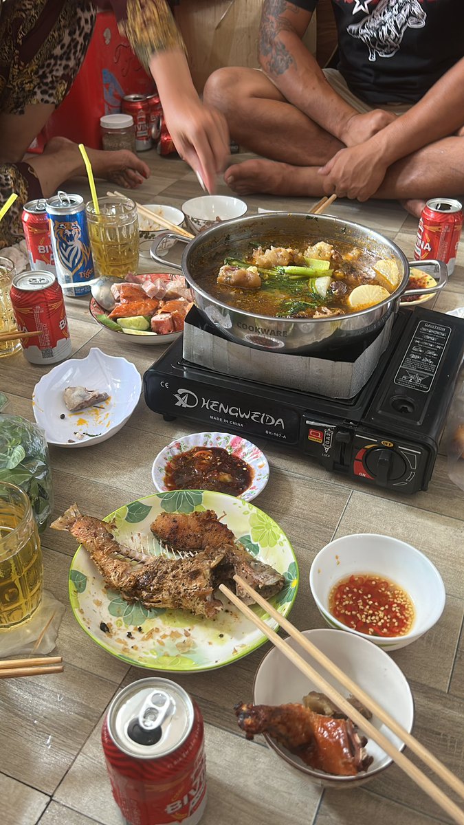 Doom293338's tweet photo. Miền Tây tiếp thế này làm sao đủ sức chơi nữa https://t.co/oPYtkuXRNL