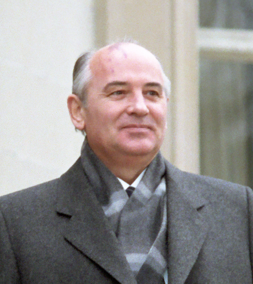 mariobianchi18's tweet image. L'#11marzo 1985 #MikhailGorbachev è eletto capo del Politburo al posto di Chernenko. La Perestrojka (ricostruzione, riconversione) e la Glasnost (trasparenza) introdotte nell'87 terminano la Guerra Fredda. Le riforme avvicinano la visione dell'economia russa a quella occidentale.