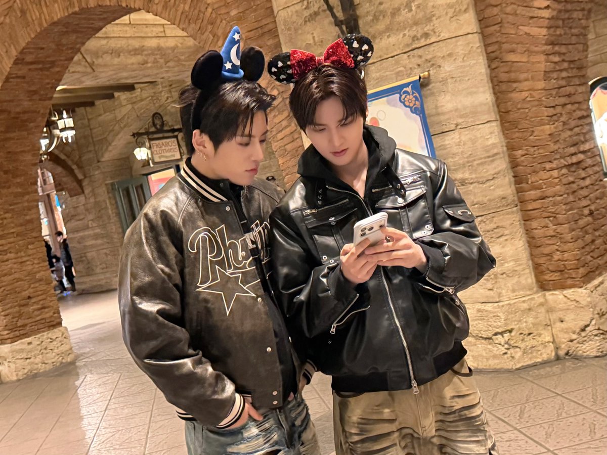 NOWZ_JAPAN's tweet photo. 𝗧𝗼𝗸𝘆𝗼 𝗗𝗶𝘀𝗻𝗲𝘆𝗦𝗲𝗮 🏰🎈

#NOWZ #나우즈 #ナウズ
#YOON #윤 #ユン
#JINHYUK #진혁 #ジンヒョク https://t.co/OvdvcrwlR5