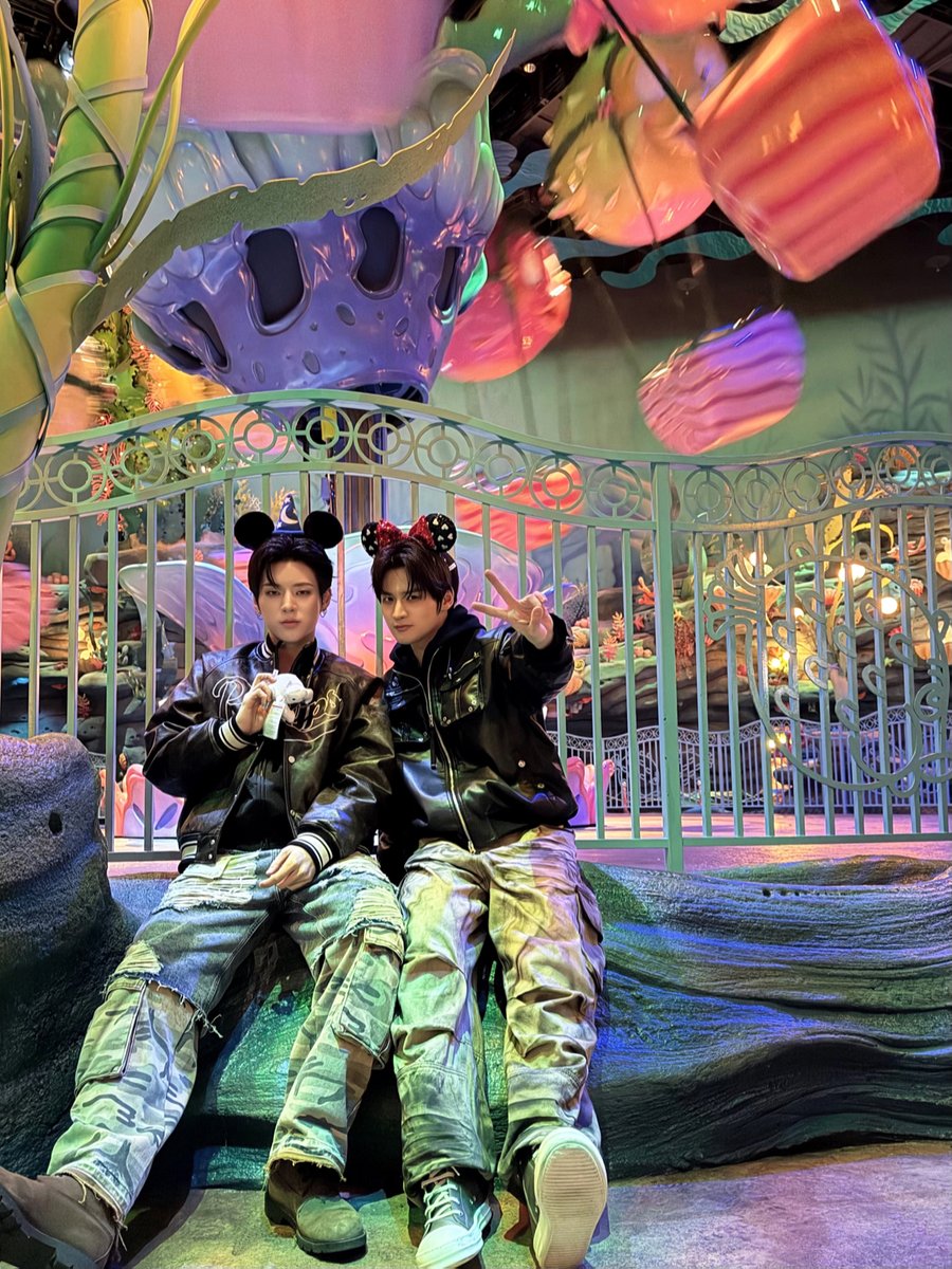 NOWZ_JAPAN's tweet photo. 𝗧𝗼𝗸𝘆𝗼 𝗗𝗶𝘀𝗻𝗲𝘆𝗦𝗲𝗮 🏰🎈

#NOWZ #나우즈 #ナウズ
#YOON #윤 #ユン
#JINHYUK #진혁 #ジンヒョク https://t.co/OvdvcrwlR5