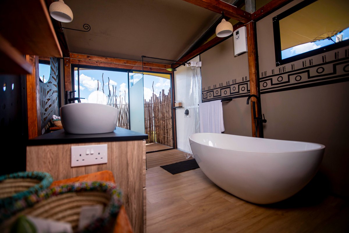 BontelSafaris's tweet image. Luxury in the Wild!
   
Experience Escarpment Luxury Camp, Serengeti, the untamed beauty of Africa meets five-star comfort. Wake up to golden sunrises, roam with the Big Five, and unwind under a starlit sky. #Serengeti