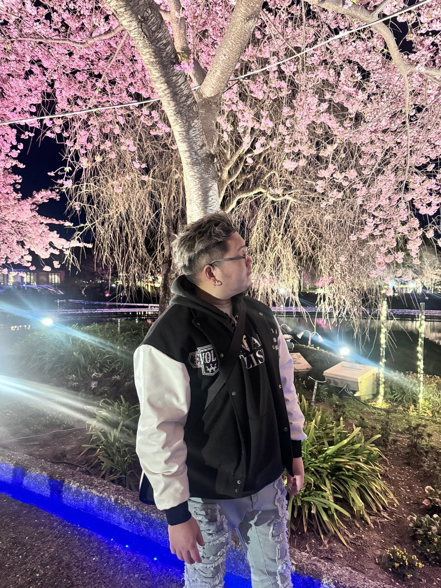 ナガスパ初めて行ってきた！
全部めっちゃ楽しかった☺️
夜はなばなの里行ったけどライトアップされた桜がめっちゃ綺麗だった