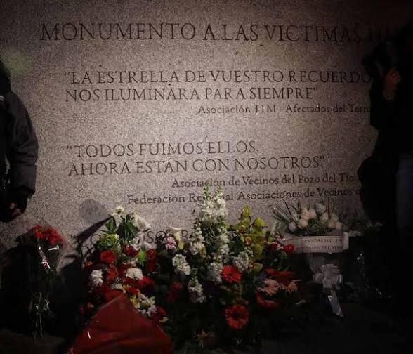 22 años después seguimos sintiendo que todos/as íbamos en aquellos trenes.

El terror, el odio y la barbarie de la espiral de la violencia os apartó de nuestro lado.

#11m #NuncaOlvidamos #NoAlTerrorismo #NoALaGuerra