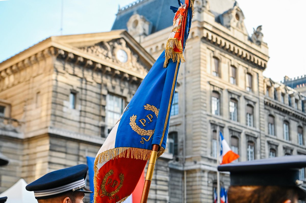 #NoublionsJamais | En cette journée nationale d'hommage aux victimes du terrorisme, la <a href="/prefpolice/">Préfecture de Police</a> honore leur mémoire et exprime sa profonde solidarité envers leurs familles et leurs proches.

Elle rend également hommage à celles et ceux qui s’engagent chaque jour pour prévenir