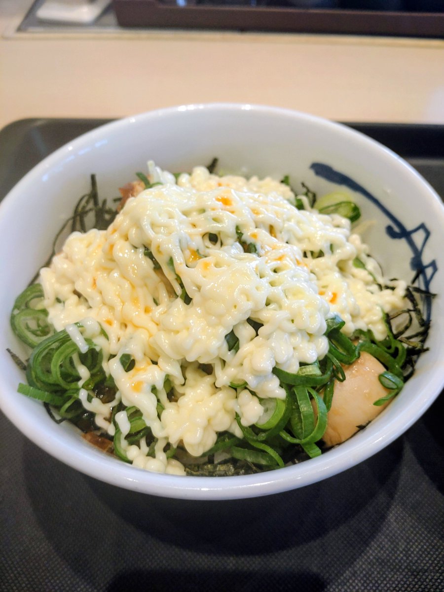 nQgWpDGjCP7LBmw's tweet photo. 松屋😋
炙りマヨ辣鶏めし🤭
やっと食えた🤓
ご馳走様です🤩
#松屋 #炙りマヨ辣鶏めし https://t.co/gUVWQYFW40