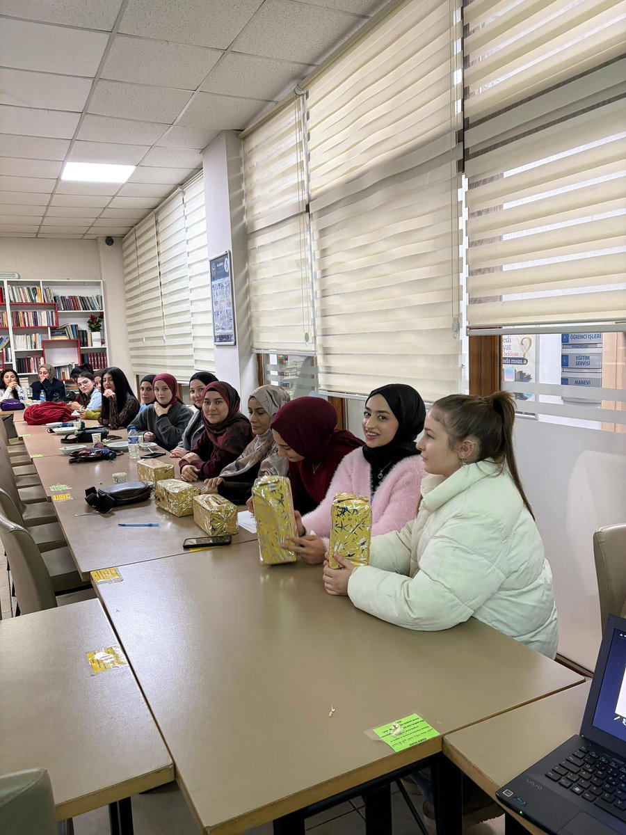 TrabzonKYGM's tweet photo. Ramazan’ın bereketi bilgiyle buluştu. 🌙

Tonya Öğrenci Yurdu’nda düzenlenen Dini Bilgiler Yarışmasında öğrenciler hem öğrendi hem keyifli anlar yaşadı. 

Katkı sunan Manevi Danışman hocalarımıza teşekkür ederiz. https://t.co/S2dMOktE9K