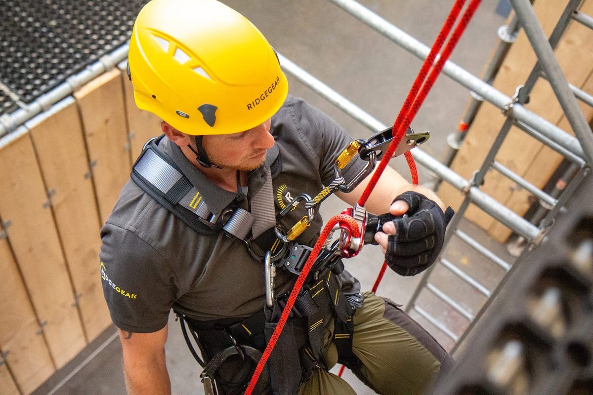 SSDSafetyLtd's tweet photo. The RGL33 can be used to bridge the gap between a casualty and a rescuer. If used with a rope grab (without extending its length).

To find out more, click on the link below: 
🖥️ https://t.co/HtEFlQB3E9

#heightsafety #fallprotection #ropeaccess #rescue https://t.co/XMlIXk57sp