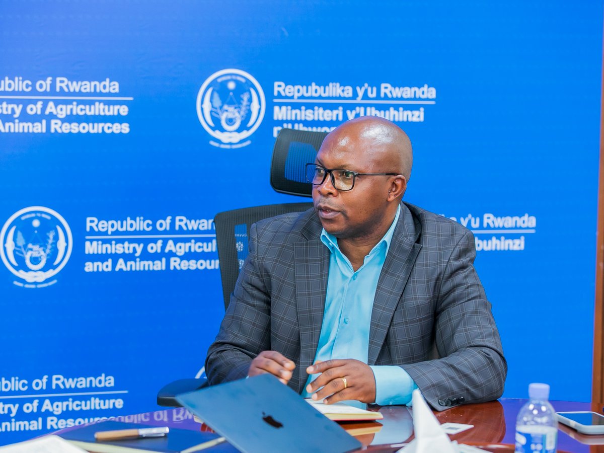 RwandaAgri's tweet photo. Yesterday, Hon. @T_ndabamenye met Laila Velji, CEO of Nutritional Foods at AKA Partners, to discuss plans to establish a facility in Rwanda to produce nutritious foods for children from local crops, boosting value addition, markets for farmers, jobs &amp; reducing post-harvest losses https://t.co/A0OYli6drr
