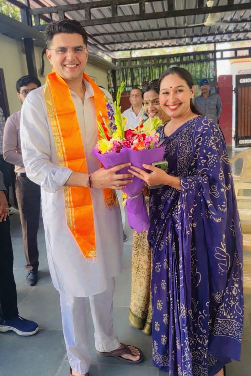 आज जननेता श्री <a href="/SachinPilot/">Sachin Pilot</a> जी से उनके दिल्ली स्थित आवास पर आत्मीय मुलाक़ात करने का सौभाग्य प्राप्त हुआ।

उनकी सादगी,स्पष्ट सोच और जनहित के प्रति समर्पित कार्यशैली वास्तव में प्रेरणादायक है। युवाओं के सपनों को नई दिशा देने और प्रदेश के सर्वांगीण विकास के लिए उनका विज़न दूरदर्शी