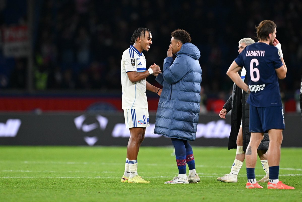 𝗖𝗢𝗠𝗠𝗘𝗡𝗧 𝗟𝗘𝗦 𝗗𝗢𝗨𝗘́ 🇫🇷 𝗢𝗡𝗧 𝗣𝗨 𝗔𝗥𝗥𝗜𝗩𝗘𝗥 𝗦𝗜 𝗛𝗔𝗨𝗧 𝗧𝗢𝗨𝗦 𝗟𝗘𝗦 𝗗𝗘𝗨𝗫 ? 🤩

La réponse est simple : 𝗜𝗟𝗦 𝗢𝗡𝗧 𝗚𝗥𝗔𝗡𝗗𝗜 𝗗𝗔𝗡𝗦 𝗟’𝗔𝗠𝗢𝗨𝗥 𝗘𝗧 𝗦𝗔𝗡𝗦 𝗔𝗨𝗖𝗨𝗡𝗘 𝗣𝗥𝗘𝗦𝗦𝗜𝗢𝗡. 🙌

"Le maître mot du papa c’était "𝐏𝐋𝐀𝐈𝐒𝐈𝐑".