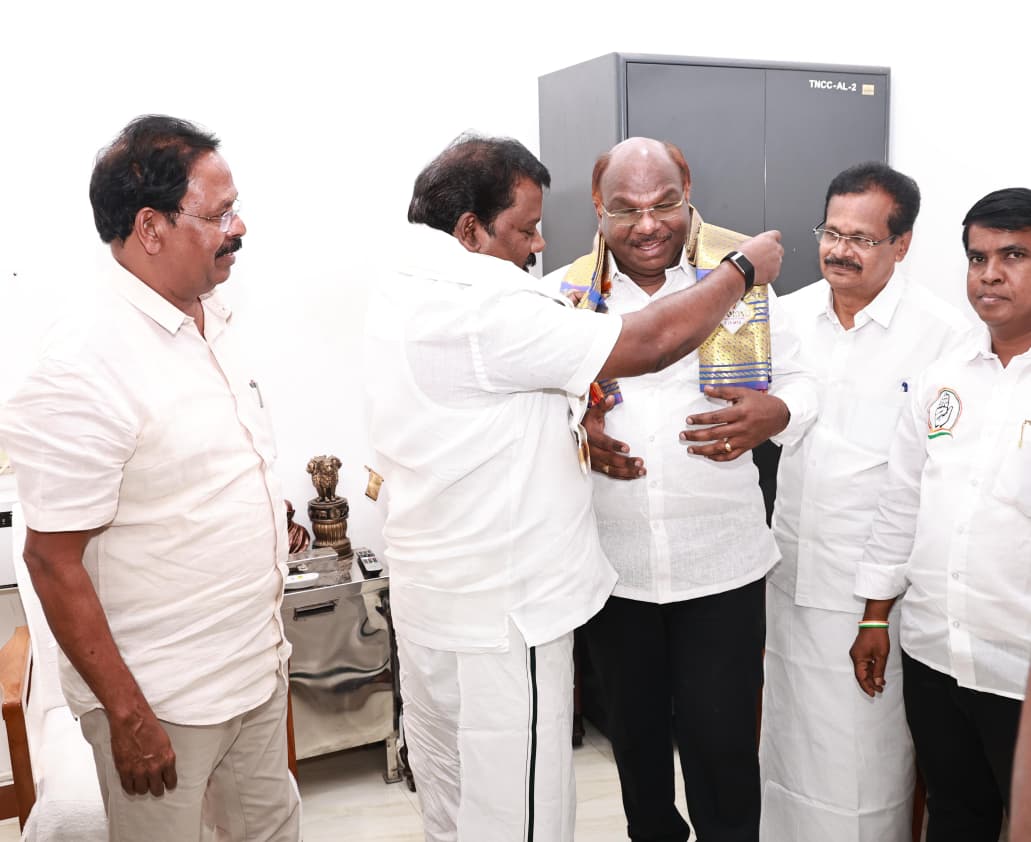 SPK_TNCC's tweet photo. கடந்த (09.03.2026) மாநிலங்களவை தேர்தல் நடத்தும் அதிகாரியிடமிருந்து  வெற்றி சான்றிதழை பெற்ற இந்தியா கூட்டணியின் திராவிட முன்னேற்றக் கழகத்தின் திரு. ஜே. கான்ஸ்டன்டைன் ரவீந்திரன் எம்.பி., அவர்கள் இன்று சென்னை, சத்தியமூர்த்திபவனில் என்னை சந்தித்து, வாழ்த்துப் பெற்றார். https://t.co/UwzDo8YCUx